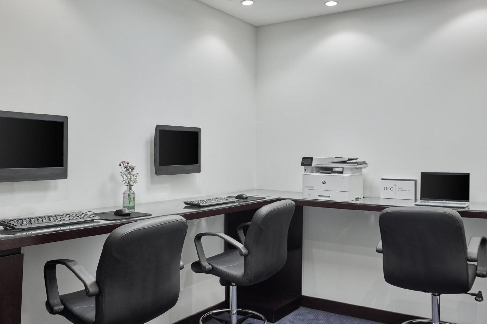 Holiday Inn Cairo Maadi By Ihg Exterior photo